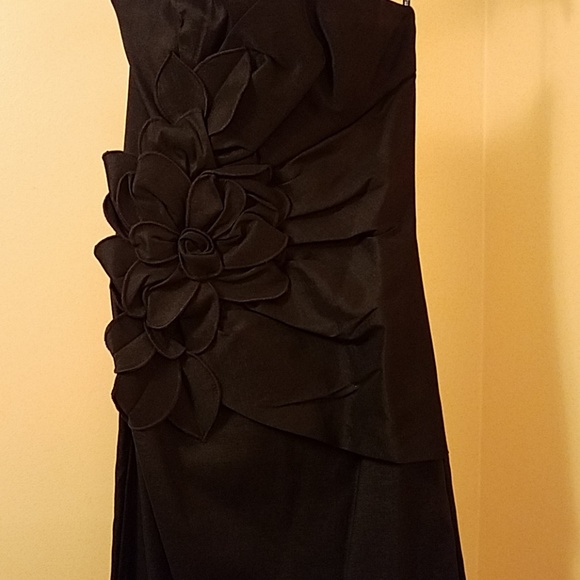 Dress - Picture 2 of 3